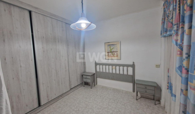 Odsprzedaż - Mieszkanie w bloku - Torrevieja - Playa de los Locos
