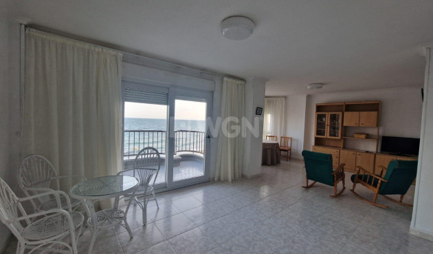 Odsprzedaż - Mieszkanie w bloku - Torrevieja - Playa de los Locos