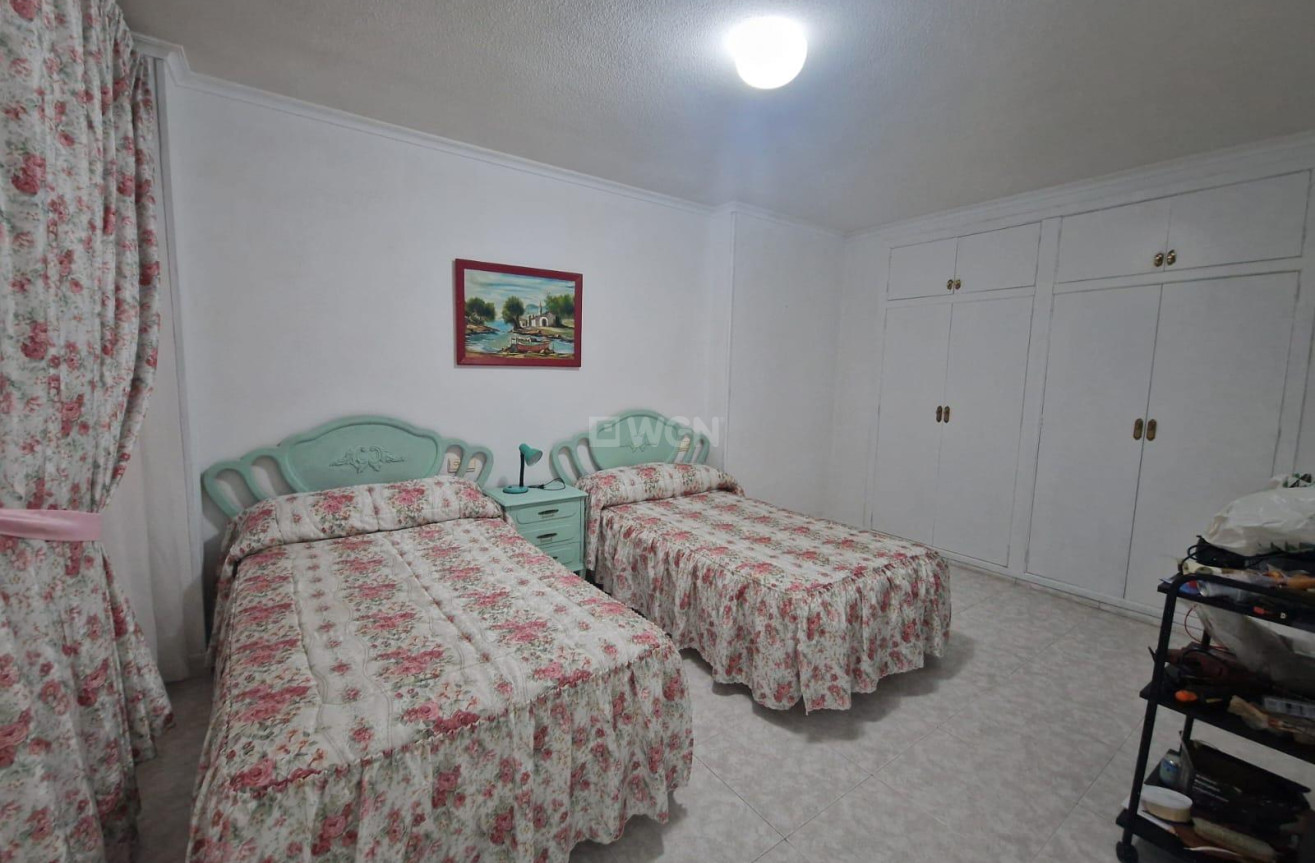 Odsprzedaż - Mieszkanie w bloku - Torrevieja - Playa de los Locos
