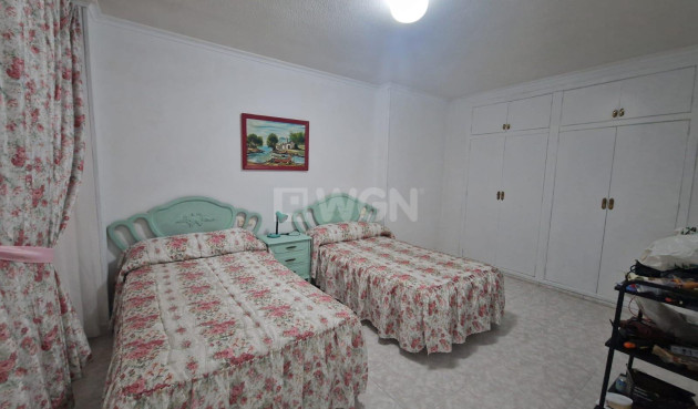Odsprzedaż - Mieszkanie w bloku - Torrevieja - Playa de los Locos
