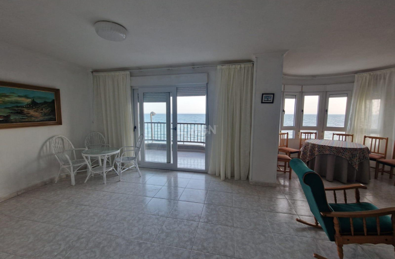Odsprzedaż - Mieszkanie w bloku - Torrevieja - Playa de los Locos