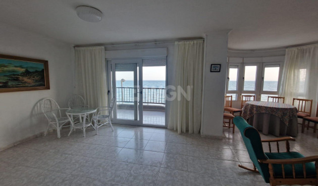 Odsprzedaż - Mieszkanie w bloku - Torrevieja - Playa de los Locos