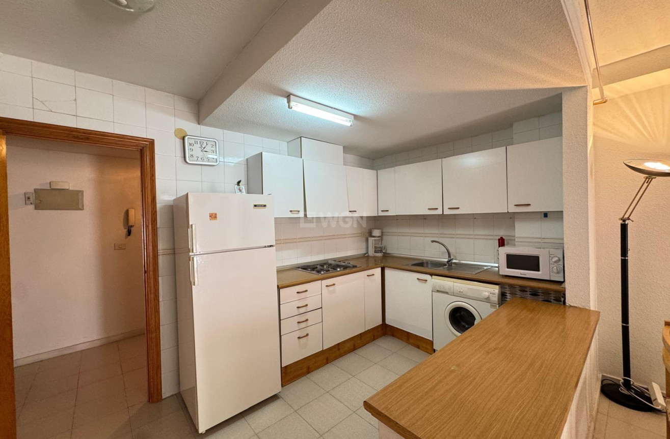 Odsprzedaż - Mieszkanie w bloku - Torrevieja - Centro