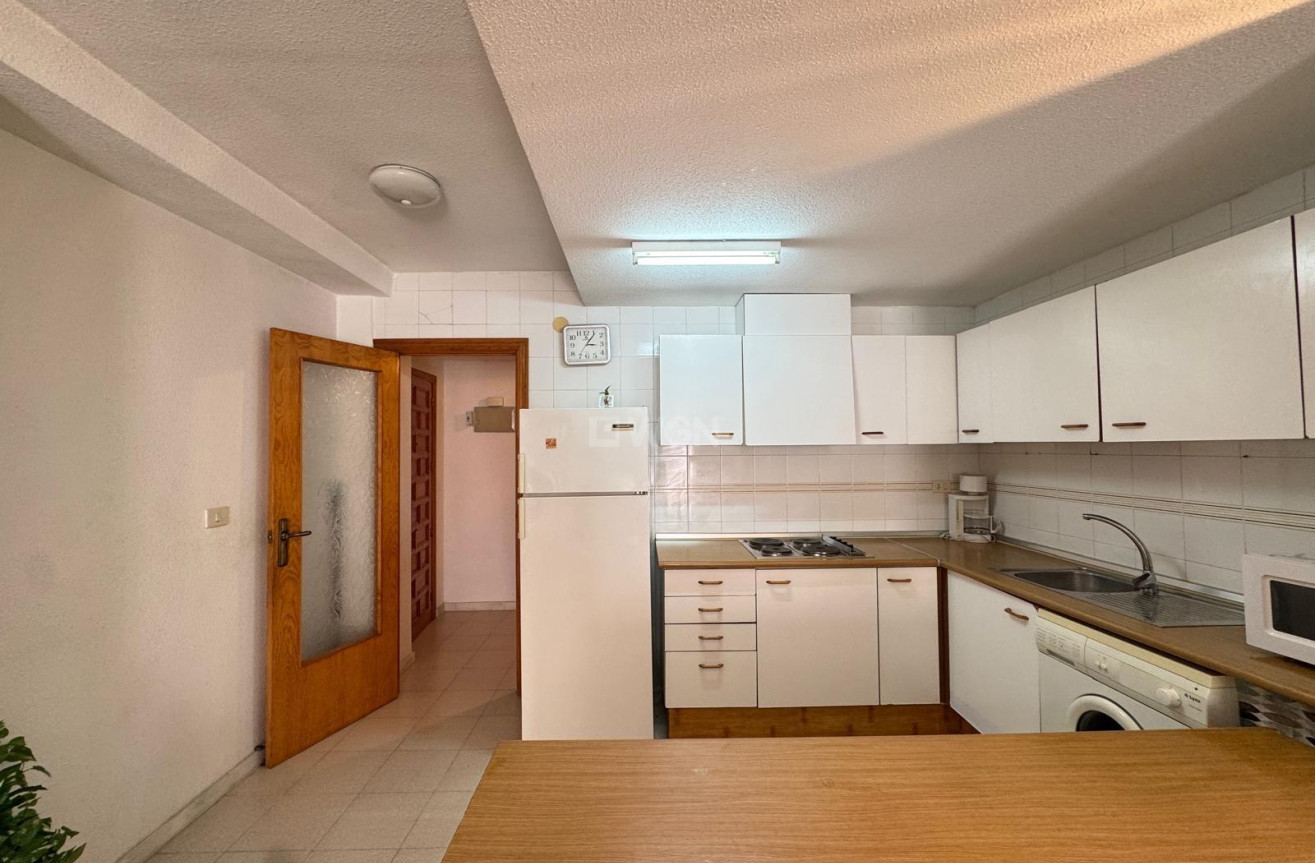 Odsprzedaż - Mieszkanie w bloku - Torrevieja - Centro