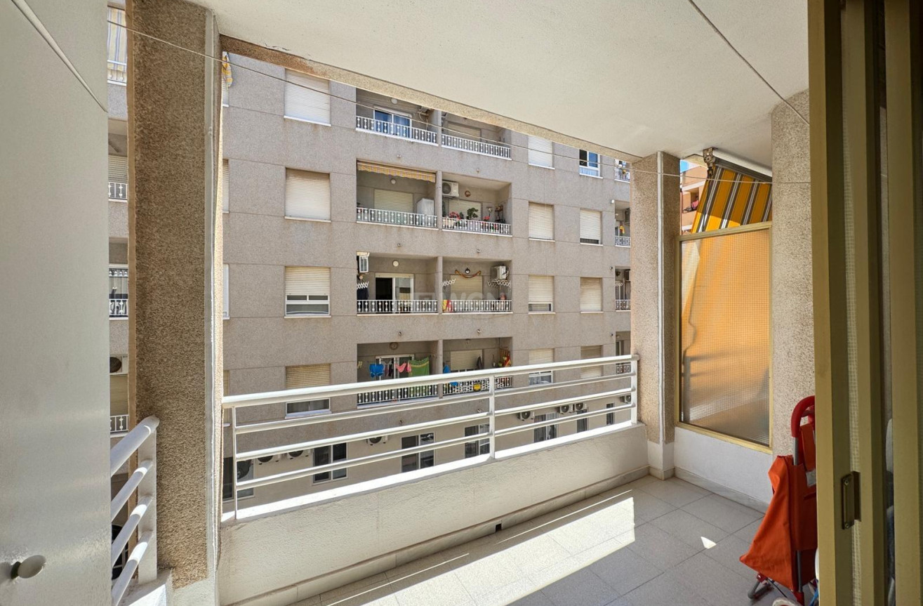 Odsprzedaż - Mieszkanie w bloku - Torrevieja - Centro
