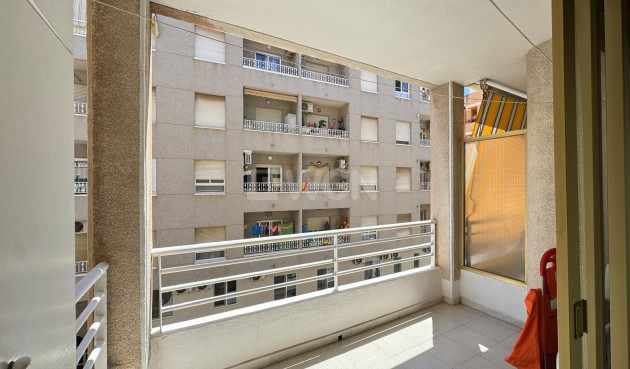 Odsprzedaż - Mieszkanie w bloku - Torrevieja - Centro