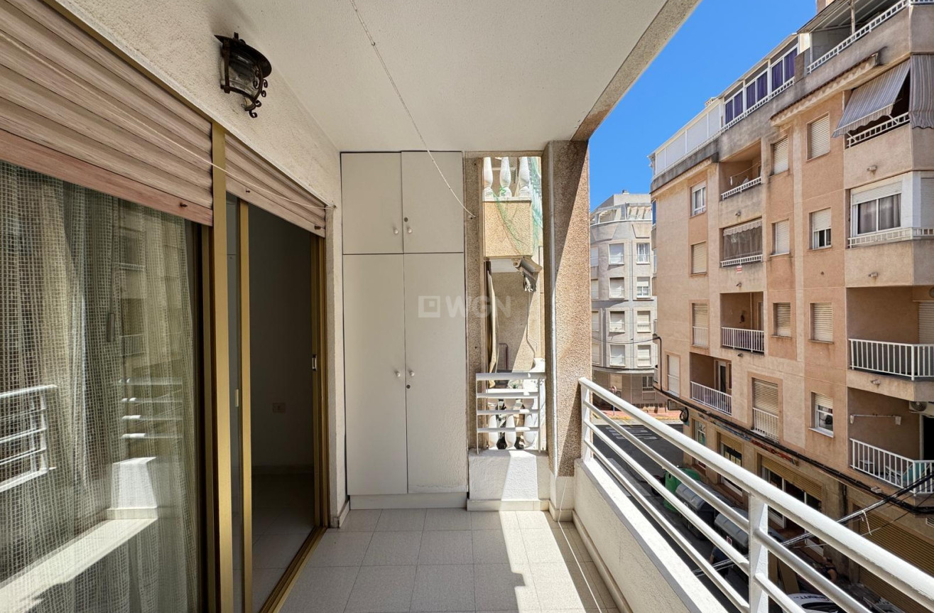 Odsprzedaż - Mieszkanie w bloku - Torrevieja - Centro