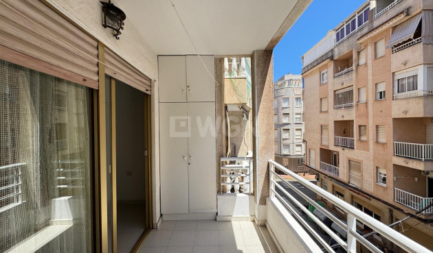 Odsprzedaż - Mieszkanie w bloku - Torrevieja - Centro