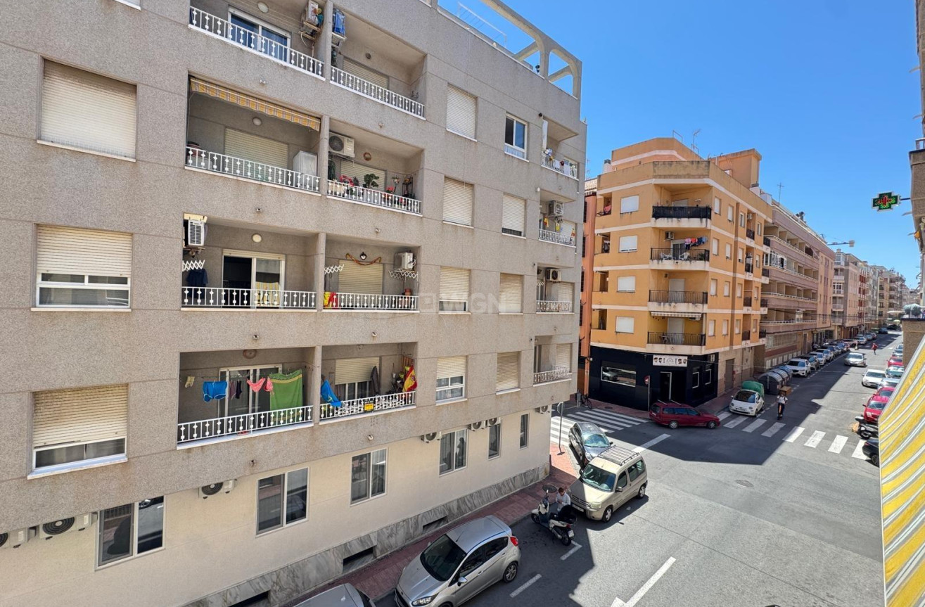 Odsprzedaż - Mieszkanie w bloku - Torrevieja - Centro