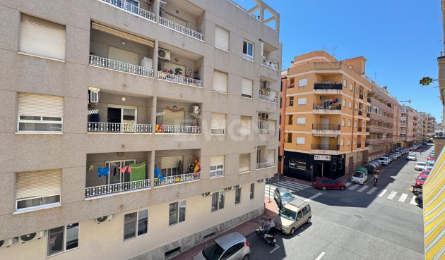Odsprzedaż - Mieszkanie w bloku - Torrevieja - Centro