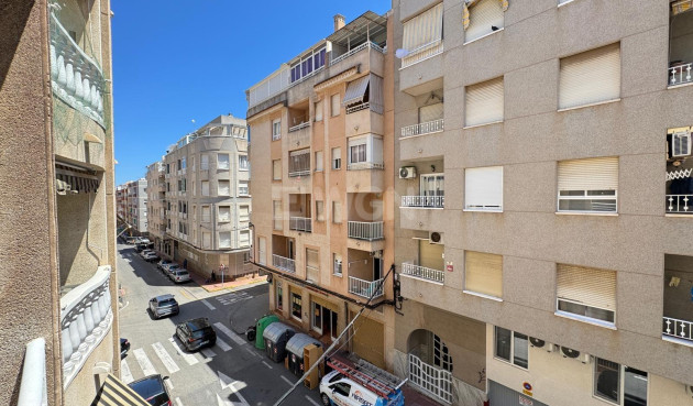 Odsprzedaż - Mieszkanie w bloku - Torrevieja - Centro