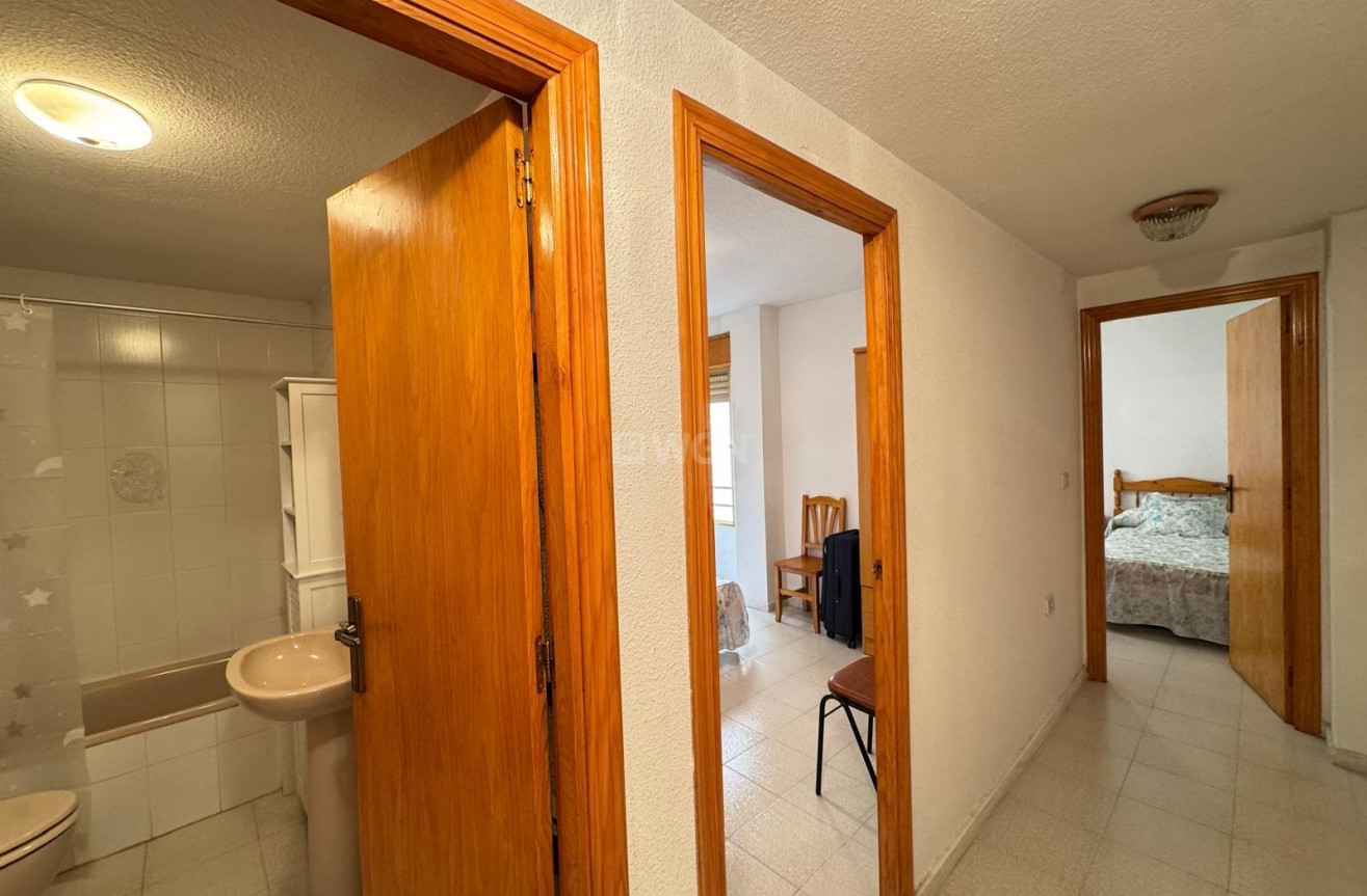 Odsprzedaż - Mieszkanie w bloku - Torrevieja - Centro