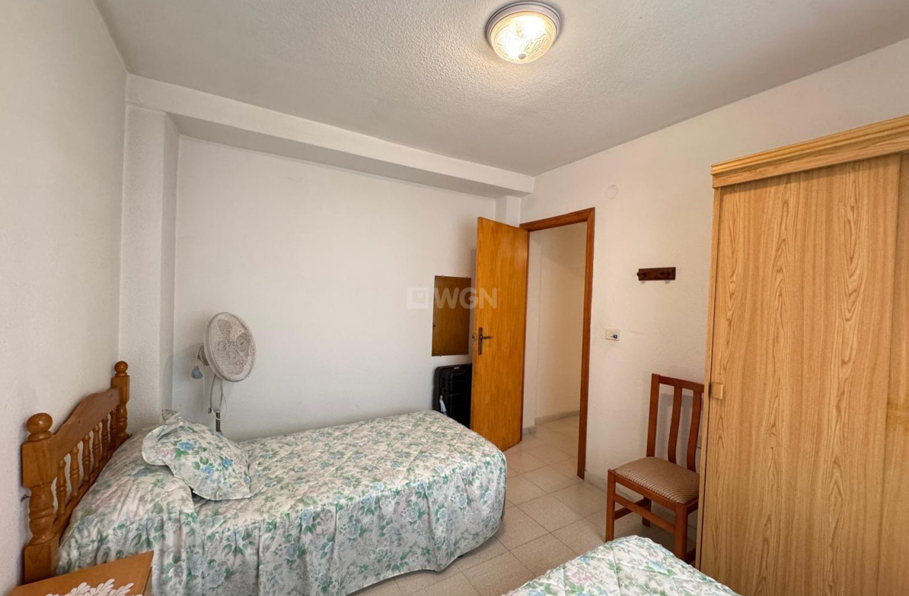Odsprzedaż - Mieszkanie w bloku - Torrevieja - Centro