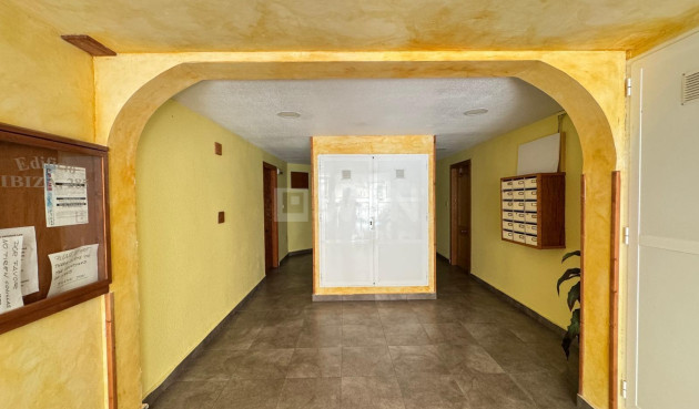Odsprzedaż - Mieszkanie w bloku - Torrevieja - Centro