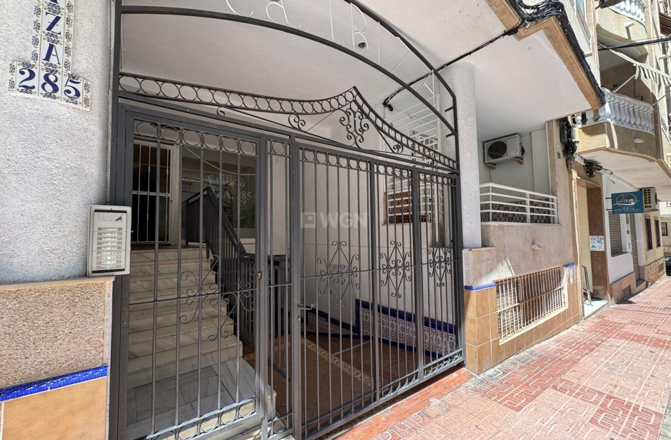 Odsprzedaż - Mieszkanie w bloku - Torrevieja - Centro