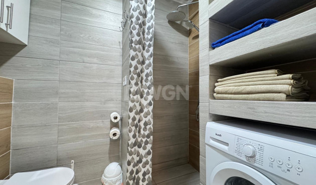 Odsprzedaż - Mieszkanie w bloku - Torrevieja - Playa del Cura