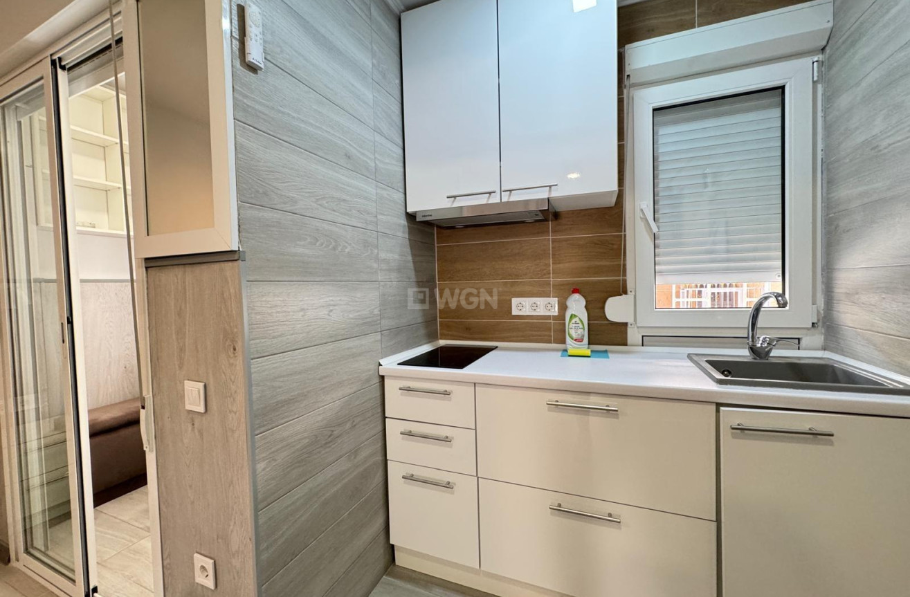 Odsprzedaż - Mieszkanie w bloku - Torrevieja - Playa del Cura