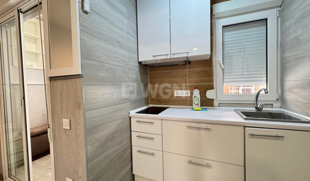 Odsprzedaż - Mieszkanie w bloku - Torrevieja - Playa del Cura