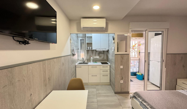 Odsprzedaż - Mieszkanie w bloku - Torrevieja - Playa del Cura