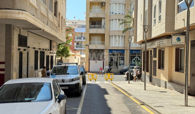 Odsprzedaż - Mieszkanie w bloku - Torrevieja - Playa del Cura