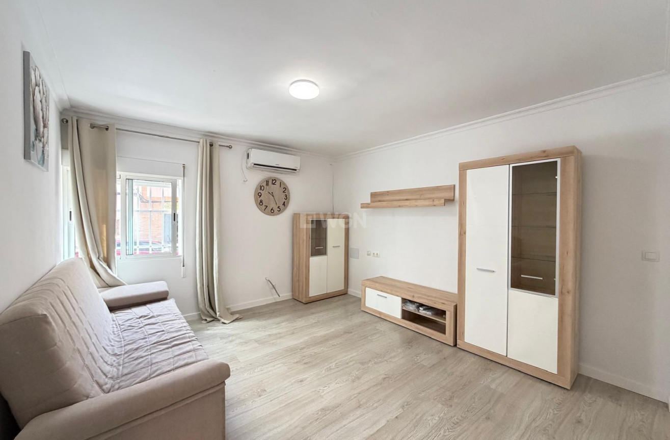 Odsprzedaż - Mieszkanie w bloku - Torrevieja - Centro