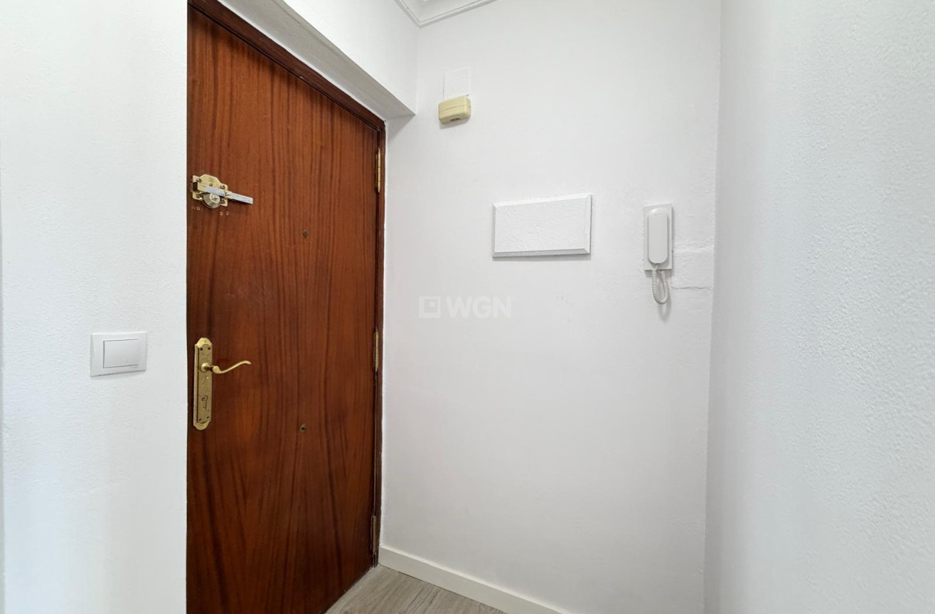 Odsprzedaż - Mieszkanie w bloku - Torrevieja - Centro