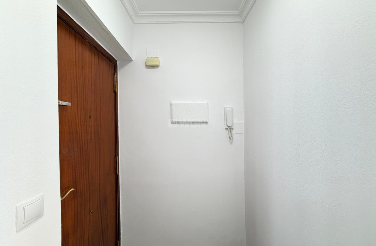 Odsprzedaż - Mieszkanie w bloku - Torrevieja - Centro
