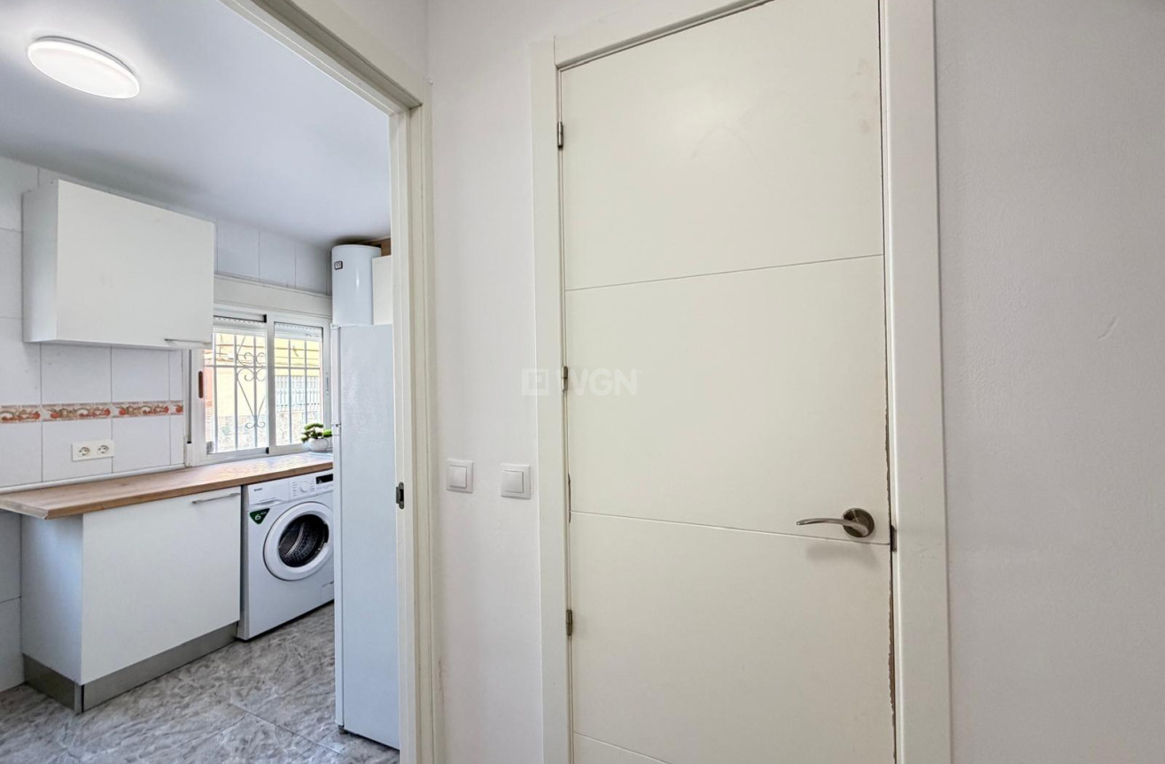 Odsprzedaż - Mieszkanie w bloku - Torrevieja - Centro