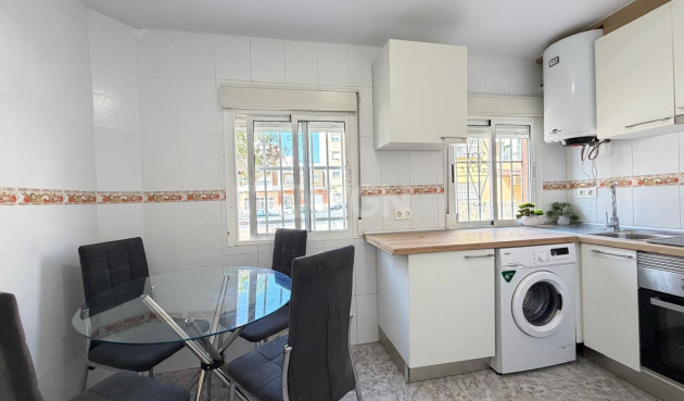 Odsprzedaż - Mieszkanie w bloku - Torrevieja - Centro