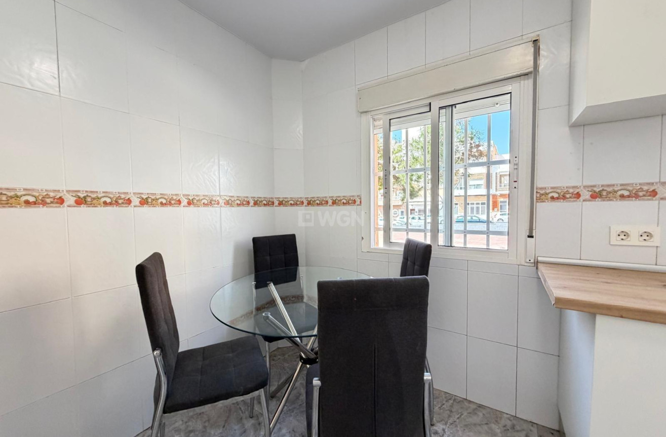 Odsprzedaż - Mieszkanie w bloku - Torrevieja - Centro