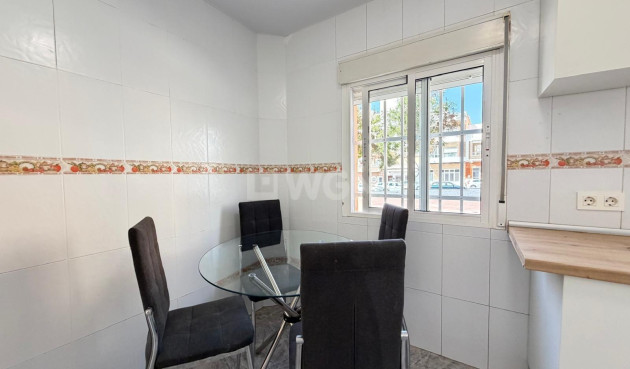 Odsprzedaż - Mieszkanie w bloku - Torrevieja - Centro