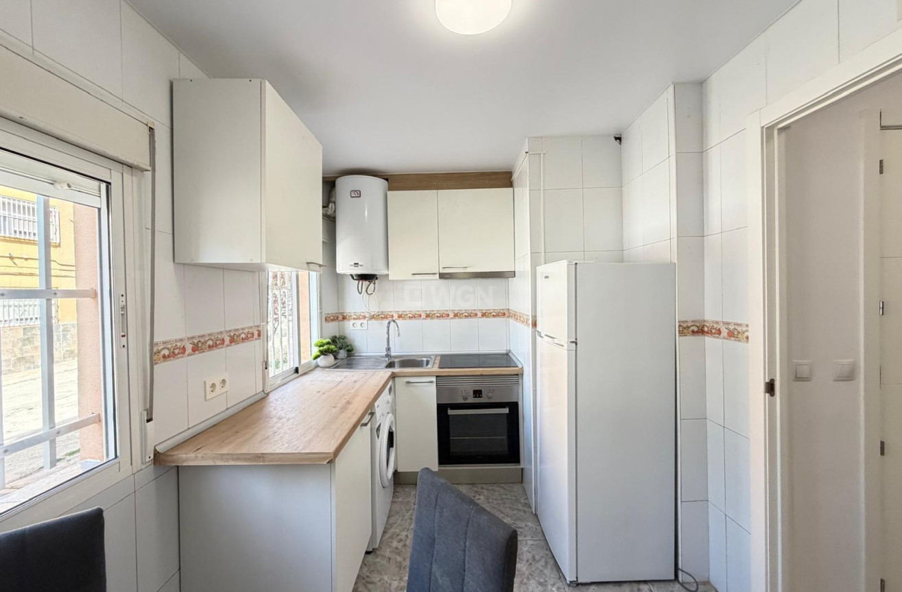 Odsprzedaż - Mieszkanie w bloku - Torrevieja - Centro