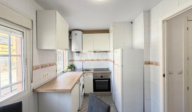 Odsprzedaż - Mieszkanie w bloku - Torrevieja - Centro