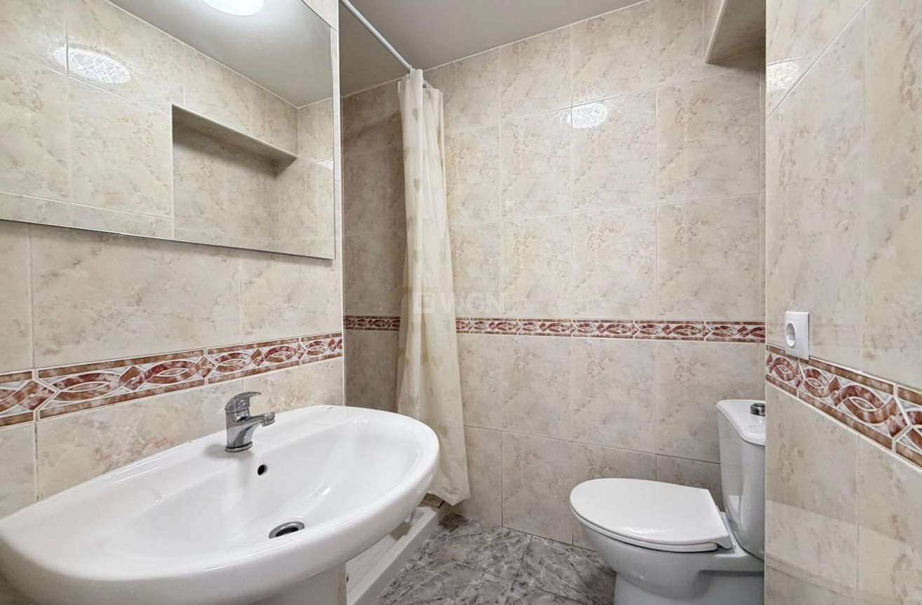 Odsprzedaż - Mieszkanie w bloku - Torrevieja - Centro
