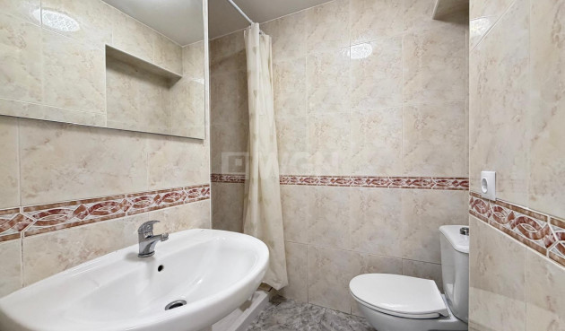 Odsprzedaż - Mieszkanie w bloku - Torrevieja - Centro