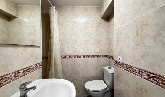 Odsprzedaż - Mieszkanie w bloku - Torrevieja - Centro