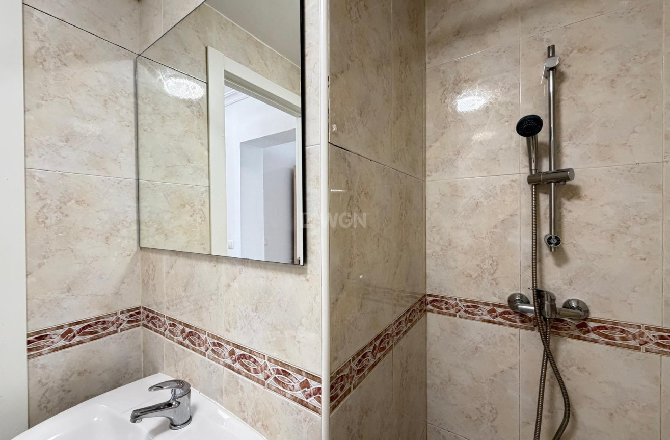 Odsprzedaż - Mieszkanie w bloku - Torrevieja - Centro