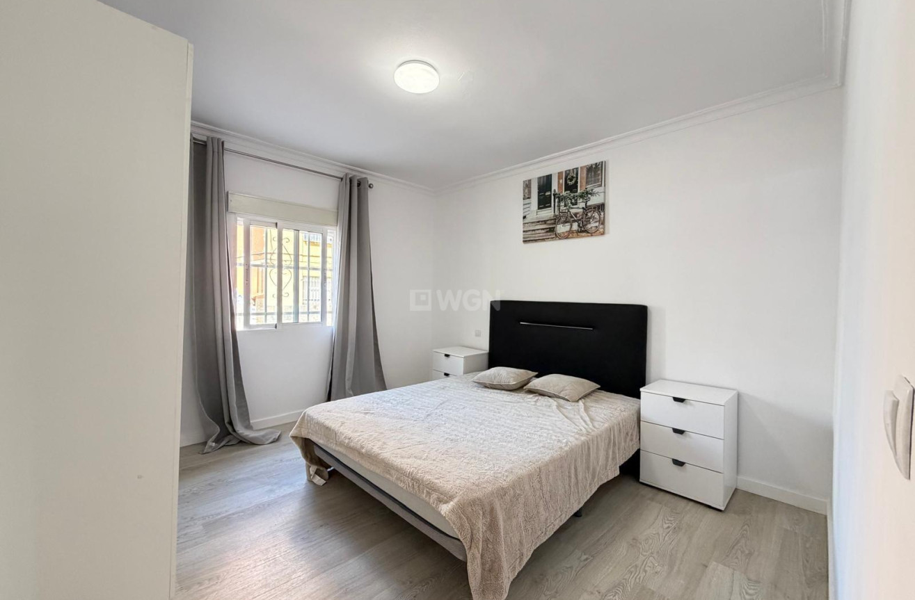 Odsprzedaż - Mieszkanie w bloku - Torrevieja - Centro