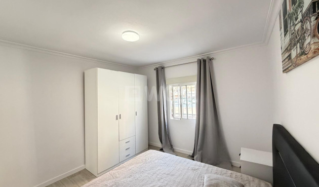 Odsprzedaż - Mieszkanie w bloku - Torrevieja - Centro