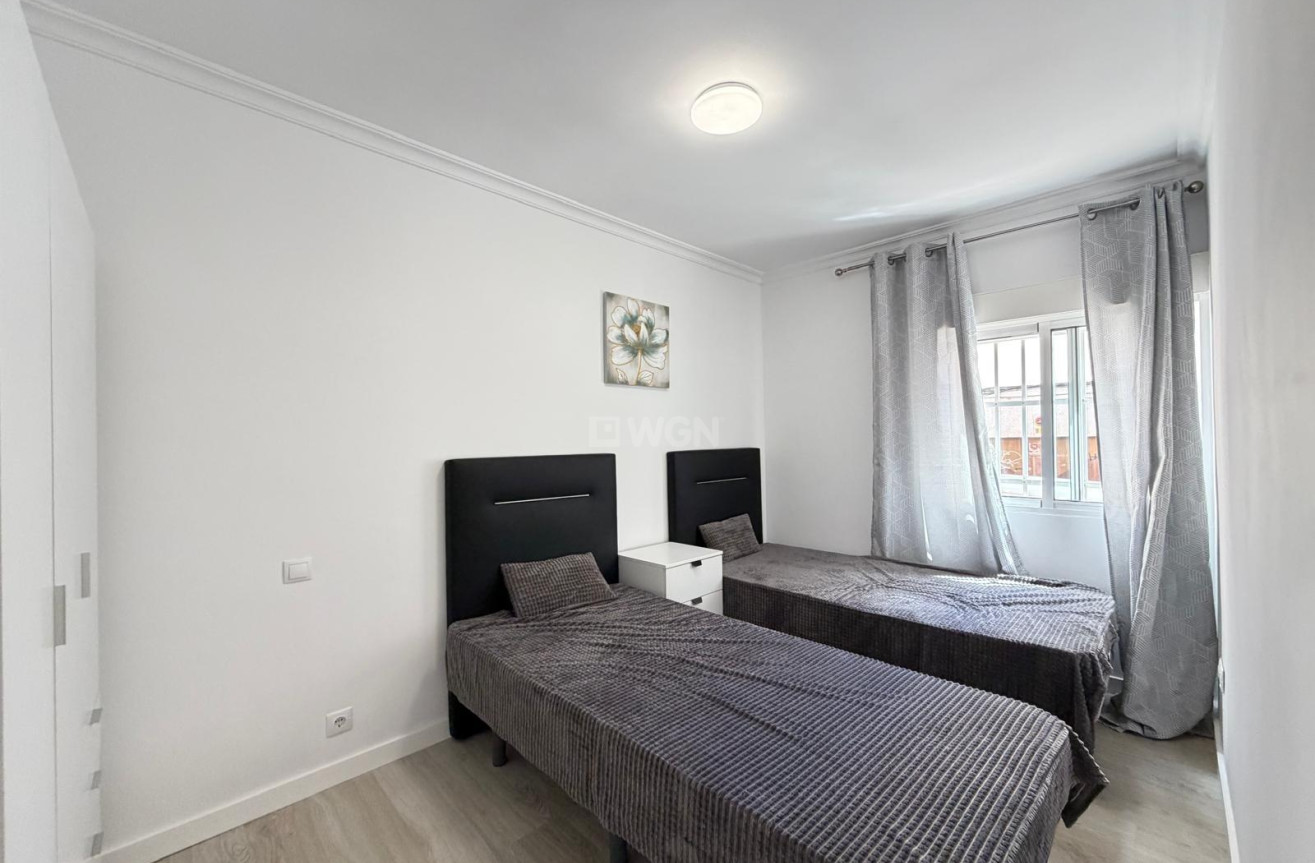 Odsprzedaż - Mieszkanie w bloku - Torrevieja - Centro