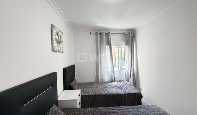 Odsprzedaż - Mieszkanie w bloku - Torrevieja - Centro