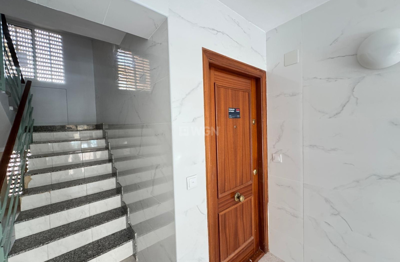 Odsprzedaż - Mieszkanie w bloku - Torrevieja - Centro