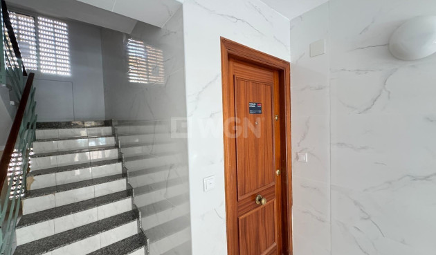 Odsprzedaż - Mieszkanie w bloku - Torrevieja - Centro