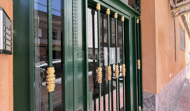 Odsprzedaż - Mieszkanie w bloku - Torrevieja - Centro