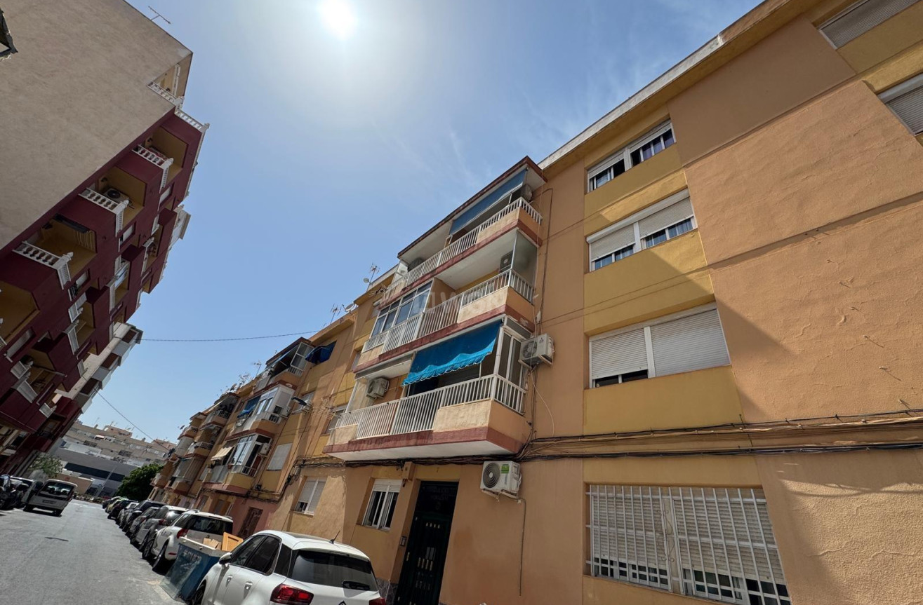 Odsprzedaż - Mieszkanie w bloku - Torrevieja - Centro