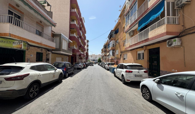 Odsprzedaż - Mieszkanie w bloku - Torrevieja - Centro