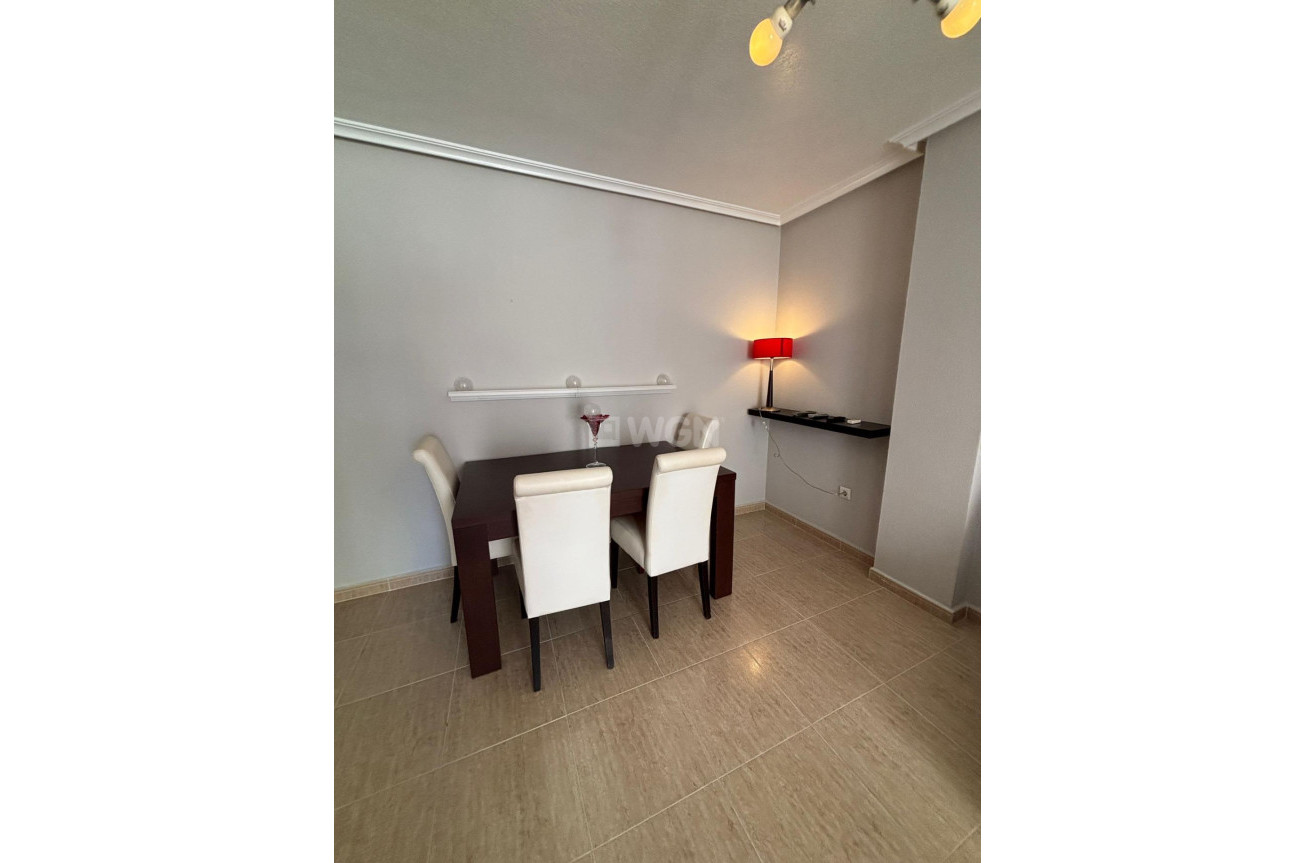 Odsprzedaż - Mieszkanie w bloku - Torrevieja - Centro