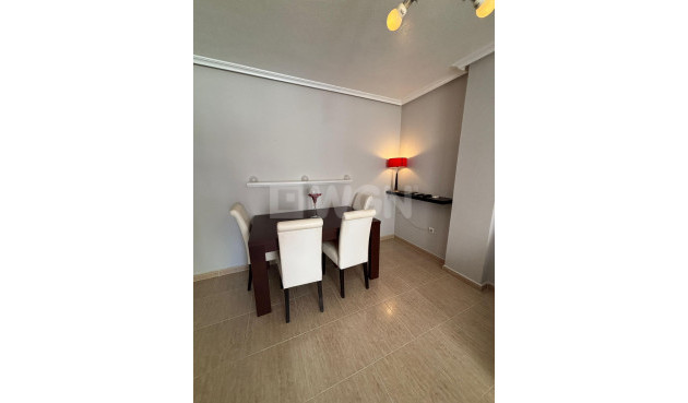 Odsprzedaż - Mieszkanie w bloku - Torrevieja - Centro