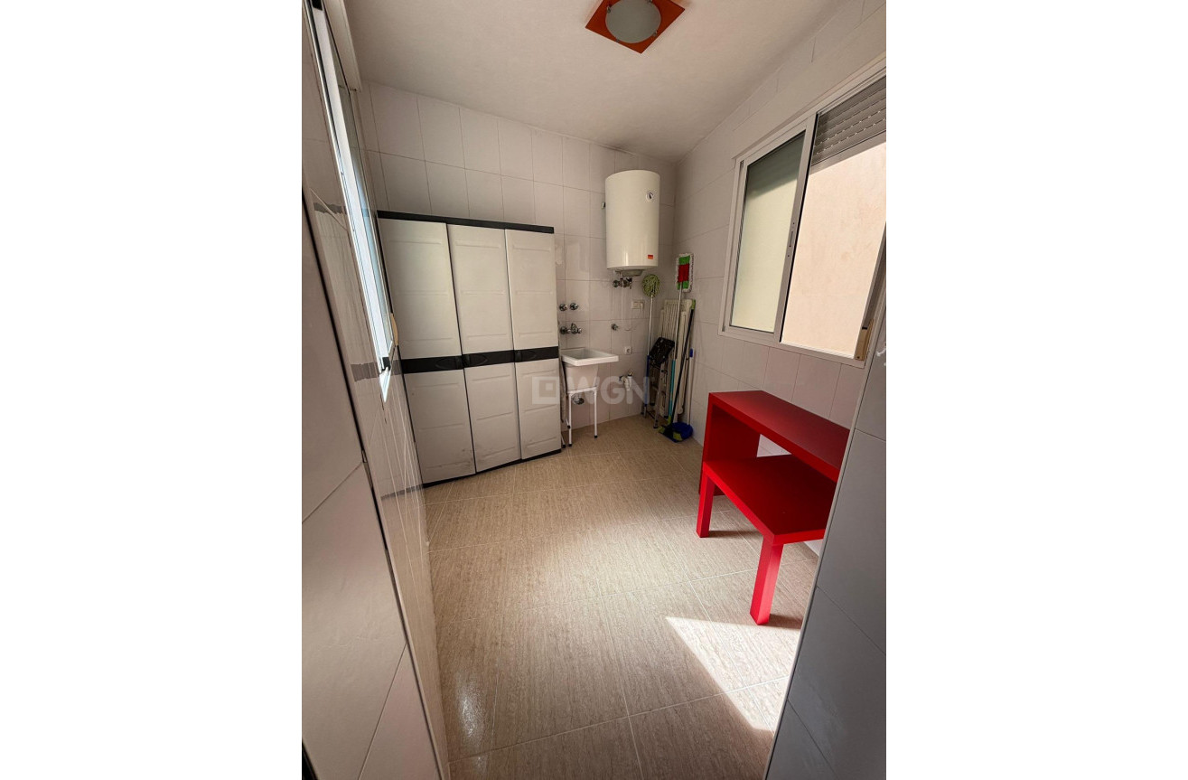 Odsprzedaż - Mieszkanie w bloku - Torrevieja - Centro
