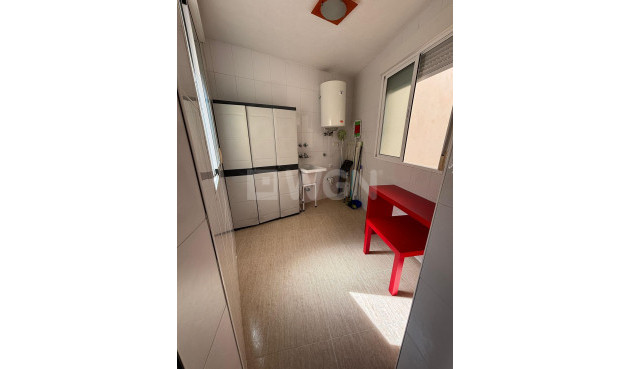 Odsprzedaż - Mieszkanie w bloku - Torrevieja - Centro